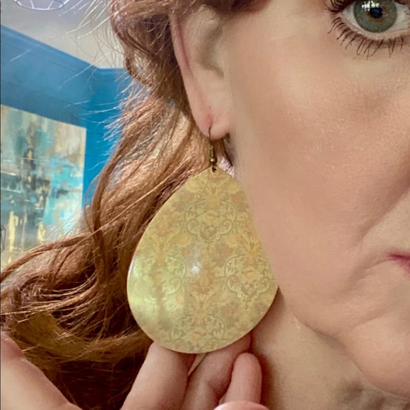 ✨Earrings✨ metal enamel coated print fishhook dangle brand-new boutique - Picture 2 of 4